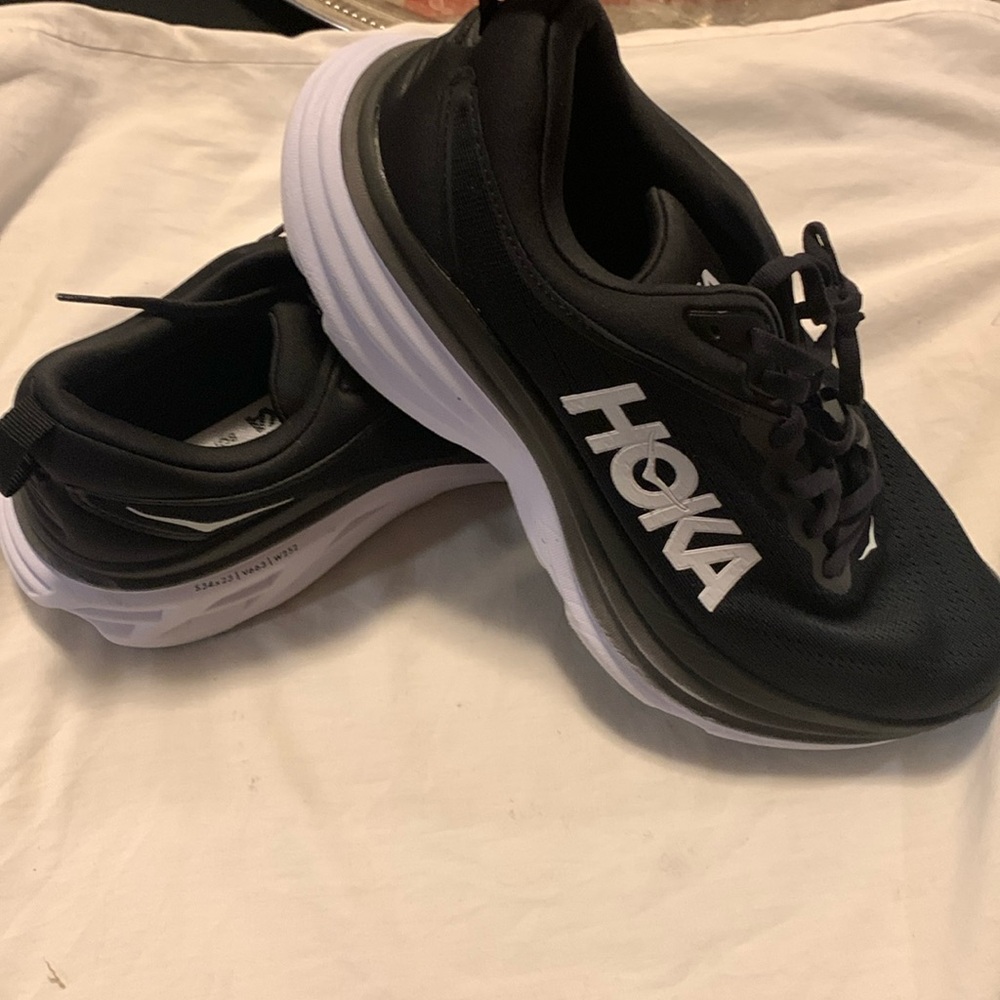NWT Hoka 10 B